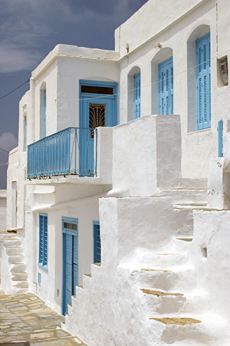 White houses at Artemonas on Sifnos, Greece photographed by Trevor Heath